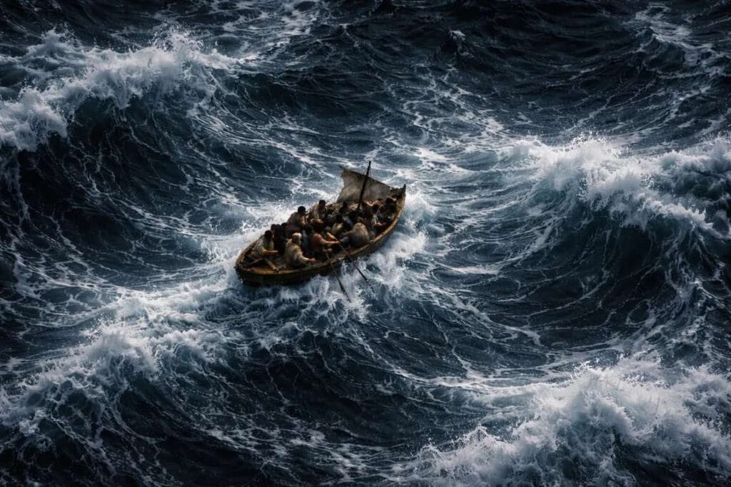 Visão aérea do barco em meio as ondas - Jesus Vê a Tempestade Fé e Autoridade em Marcos 648